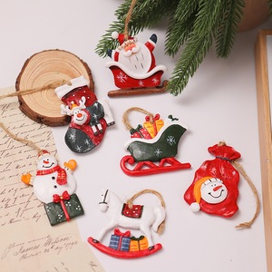 Piccolo accessorio pendente albero di natale in resina retrò decorazioni natalizie con piccolo ciondolo accessori natalizi - Product Image 3