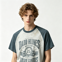 T-shirt Vintage Lavé à Manches Raglan pour Homme, Gris Vieilli avec Manches Contrastantes, Imprimé Voiture Rétro, Coton Lourd, Style Streetwear – Fabricant