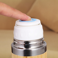 친환경 스테인리스 스틸 진공 보온병 550ml 용량 보온 텀블러 PC 손잡이 모던 럭셔리 디자인 여행용