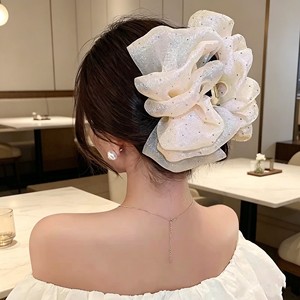 Pince à cheveux double face en maille ciel étoilé pour coiffure de princesse évasioniste avec nœud et pince requin à l'arrière de la tête. - Product Image 2