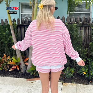Conjunto de dos piezas de sudadera <span class=keywords><strong>oversize</strong></span> con cuello redondo y rayas personalizadas, pantalones cortos casuales de algodón y felpa, conjunto deportivo para <span class=keywords><strong>mujer</strong></span>. - Product Image 3