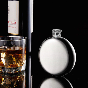 Gourde à liqueur portable en acier inoxydable 304 poli de haute qualité, argentée, 5 oz, ronde, vente en gros pour cadeaux, pour liqueur et <span class=keywords><strong>Baijiu</strong></span> - Product Image 6