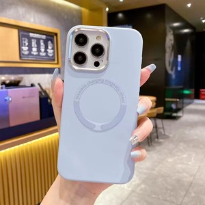 Coque de téléphone minimaliste en silicone liquide magnétique pour <span class=keywords><strong>iPhone</strong></span> 17 16 15 <span class=keywords><strong>14</strong></span> 13 Pro Max avec bouton métallique et recharge sans fil, coque arrière - Product Image 4