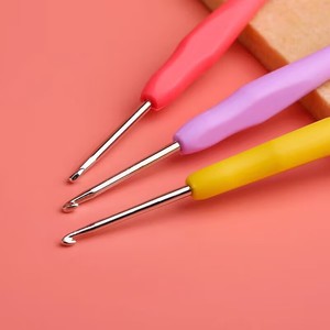 Juego <span class=keywords><strong>de</strong></span> 10 ganchillos <span class=keywords><strong>de</strong></span> encaje TPR con mango suave, coloridos, finos, estilo lindo, modelo Owin, <span class=keywords><strong>de</strong></span> grosor estándar. - Product Image 2