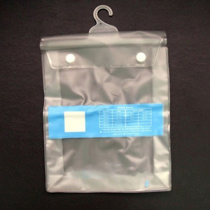 Organizador de almacenamiento de ropa transparente personalizado Bolsas de ropa interior de plástico biodegradable para embalaje con gancho - Product Image 3