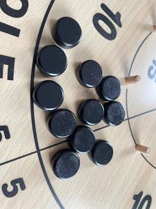 Ensemble de jeu de société <span class=keywords><strong>Crokinole</strong></span> en bois 4 en 1 pour deux joueurs | 24 disques noirs et blancs et plateau de jeu - Product Image 4