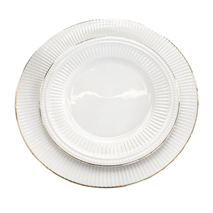 Assiettes en céramique blanches de luxe élégantes à bord doré pour la maison, ensemble de vaisselle irrégulière en porcelaine de haute qualité pour la vente en gros - Product Image 2