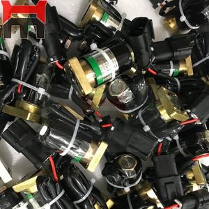 La válvula de solenoide assy 714-10-16951 <span class=keywords><strong>17A</strong></span>-<span class=keywords><strong>15</strong></span>-<span class=keywords><strong>17271</strong></span> para Komatsu WA120-3 WA150-3 WA180-3 WA250-3 WA320-3 WA380-3 WA420- 3 WA470-3 - Product Image 4