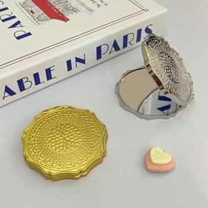 Espejo Cosmético Compacto Portátil Premium, Diseño de Color con Logotipo Personalizado, Artesanía en Metal, Espejo de Maquillaje de Alta Calidad para Viajes y Negocios - Product Image 1