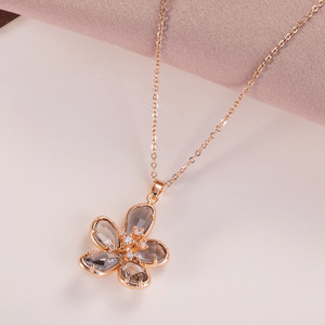 Collar de Acero Inoxidable con Colgante de Flor de Cristal Irregular, Joyería Chapada en Oro de 18K - Product Image 5