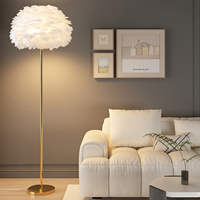 Lampe sur pied en fer doré de luxe, lustre décoratif, plume, lampe de sol élégante pour salon