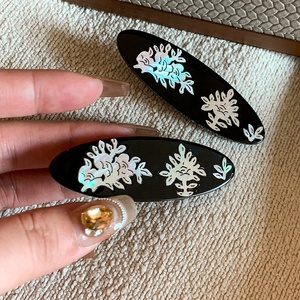 2024 nuevas <span class=keywords><strong>flores</strong></span> de nácar <span class=keywords><strong>naturales</strong></span> resina negra pinzas <span class=keywords><strong>para</strong></span> <span class=keywords><strong>el</strong></span> cabello de pico de pato tocado <span class=keywords><strong>para</strong></span> mujeres - Product Image 5