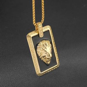 Colgante de Cabeza de León de Acero Inoxidable para Hombre, Moderno y Personalizado, con Resina Epoxi Retro, Chapado en Oro y Acero de Titanio - Product Image 1