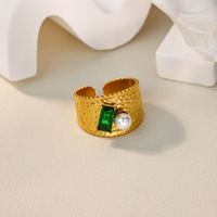 Cincin Terbuka yang Dapat Disesuaikan dari Baja Tahan Karat JZ657 Berlapis Emas 18K dengan Batu Zamrud Hijau CZ, Cincin Jari Wanita dengan Desain Vintage Tidak Beraturan.