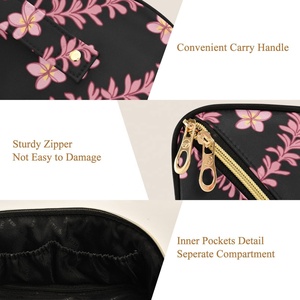 Organisateur de toilette de voyage en nylon durable noir/rose avec fermeture éclair dorée, motif de fleurs Puakenikeni, sac cosmétique personnalisé avec imprimé Hawaï - Product Image 4
