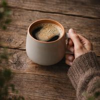 Vente en gros de tasses à café en céramique personnalisées avec logo, deux tons, gris clair et terre cuite, 12 oz, pour café, hôtel, boutique de café