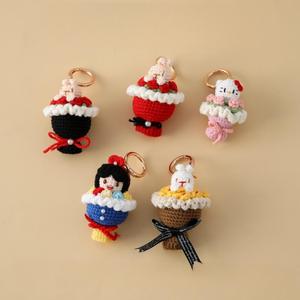 จี้ทำด้วยผ้าขนสัตว์รูปดอกกุหลาบหิมะสีขาวสำหรับเจ้าหญิงพวงกุญแจช่อดอกไม้ขนาดเล็กลายดอกกุหลาบแมวเคธี่ดอกไม้ขนาดพกพาขนาดเล็ก - Product Image 1