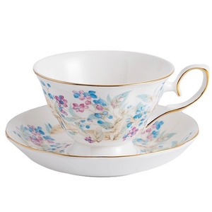 Tasse et soucoupe à café en porcelaine fine style pastoral - Bord doré, motif floral baies pour le thé de l'après-midi - Product Image 5