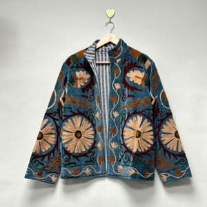 Chaqueta de terciopelo Suzani bordada, chaqueta artesanal hecha a mano, chaqueta Suzani hecha a mano, diseño floral, abrigo corto estilo bohemio, regalo para ella - Product Image 1