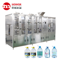 Machine de capsulage de remplissage de production d'eau minérale en plastique 3 en 1 de type linéaire 3-10L