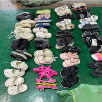 Vente en gros de chaussures nues pour femmes d'occasion pantoufles sandales en ballots chaussures décontractées pour les vacances en plein air pantoufles plates bon marché d'occasion