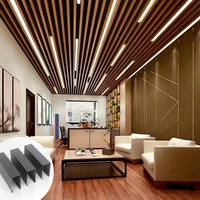 Paneles de techo falso de tubo en forma de U de bajo costo Azulejos de techo cuadriculado de aluminio rectangular para pasillos de hotel