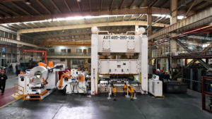 HAIWEI 3-in-1 ontrol-, richt- en toevoermachine voor perslijn plaatbewerking, 5T capaciteit, 15m/min toevoersnelheid - Product Image 2