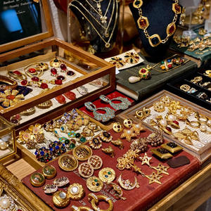 Anting-anting Mewah Desain Vintage Perhiasan Mode Terbaru 2024, Anting-anting Gantung Mutiara Rumbai Panjang Gaya Istana, Grosir - Product Image 2