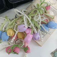 Porte-clés et breloques de sac en forme de cœur, avec perles, nœuds, rubans et fleurs de tulipes artificielles, rose et blanc, motif nœuds et amour