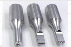 เครื่องเชื่อมพลาสติกแผ่นประตูกำลังสูง เครื่องเชื่อมจุดอัลตราโซนิก 1000W แบบมือถือ สำหรับแผงประตูรถยนต์ภายใน - Product Image 4