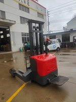 Nouveau transpalette électrique tout-terrain - Utilisation en restaurant, ateliers d'impression, commerce de détail - Capacité de charge de 2000 kg - Hauteur de levage de 3000 mm - Transpalette à conducteur marchant