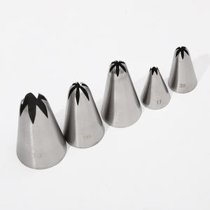 Juego de 5 Boquillas para Decorar Pasteles de Acero Inoxidable 304, 6 Dientes, Tamaños Grande, Mediano y Pequeño - Product Image 4