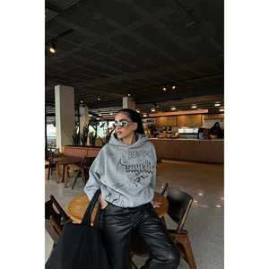 Sweat-shirt et sweat à capuche gris imprimé surdimensionné pour femme - Product Image 2