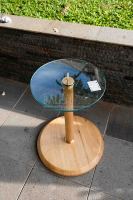 Table basse de salon minimaliste moderne avec plateau en verre et base en bois de durian laqué laiton, origine Indonésie, mobilier de maison