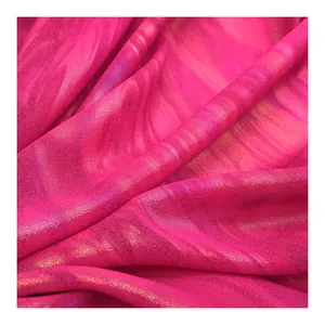 महिलाओं की पोशाकों के लिए इको फ्रेंड 100% पॉलिएस्टर 75D हाई ट्विस्ट यार्न रंगीन क्रेप गोल्ड स्टैम्प शिफॉन फैब्रिक