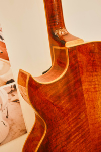 Guitarra Eléctrica <span class=keywords><strong>Jazz</strong></span> <span class=keywords><strong>de</strong></span> 16 Pulgadas Hecha a Mano por Yunzhi Luthier, Cuerpo Hueco <span class=keywords><strong>de</strong></span> Arce Flameado, Tapa <span class=keywords><strong>de</strong></span> Abeto Marrón, Mástil <span class=keywords><strong>de</strong></span> Arce, Profesional - Product Image 6
