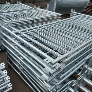 Barrières de sécurité routière pour piétons personnalisées de 4 pieds * 7 pieds, barrières de contrôle des foules en métal pour les concerts, clôtures temporaires, portails en treillis - Product Image 3