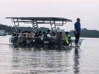 Canoë-kayak moderne en polycarbonate transparent pour la pêche en mer et le bateau de plaisance à la dérive