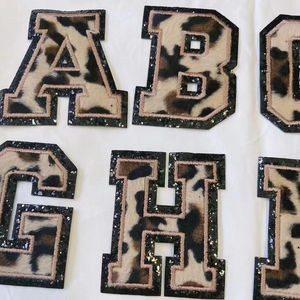 最新新品チータープリント26個アルファベットセット刺繍パッチ衣類バッグ用 - Product Image 3