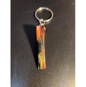 Porte-clés élégants en résine et en bois, fabriqués à partir de bois naturel et de résine, accessoire artisanal élégant pour un usage quotidien - Product Image 1