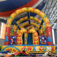 Castillo Inflable con Forma de Jirafa Thuy Linh, 5m X 10m, Material de PVC, Fácil de Instalar, Aplicación para Juegos, Parques de Diversiones, 12 Meses