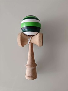 Jeu de Kendama en bois multicolore <span class=keywords><strong>pour</strong></span> toute la famille : idéal <span class=keywords><strong>pour</strong></span> les enfants, les adolescents et les adultes, parfait comme cadeau d'<span class=keywords><strong>anniversaire</strong></span>, favorise la coordination œil-main et l'entraînement des compétences. - Product Image 5