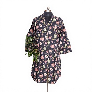 Robe d'été midi Y2K pour femme, faite à la main, écologique, lavable, nettoyage à sec, 100% coton, moulante, boutonnée, col en V, manches 3/4 - Product Image 1
