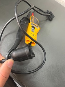 Fluke T130 Zweipoliger elektrischer Sonden tester für Spannung und Kontinuität VERWENDET - Product Image 2
