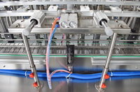 Machine de remplissage de bidons d'huile à grande vitesse, entièrement automatique, de type linéaire, à 12 têtes, avec pompe à engrenages à servomoteur