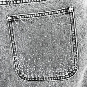 Pantalones cortos de mezclilla holgados para hombre, ropa de calle con diamantes de imitación y lavado ácido Vintage con bolsillo y dobladillo crudo de diseñador personalizado - Product Image 5