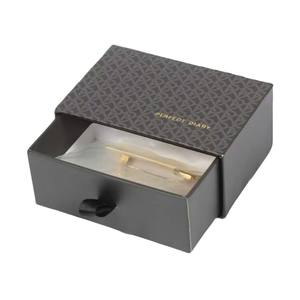 Boîte <span class=keywords><strong>d</strong></span>'emballage cadeau en papier coulissante de petite taille pour <span class=keywords><strong>bijoux</strong></span> Boîtes en papier à tiroir noir avec logo personnalisé avec ruban - Product Image 3