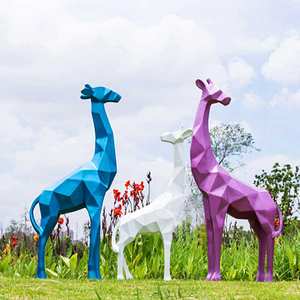 カスタマイズ可能なエコフレンドリー樹脂製キリン像、手作業による幾何学模様の動物彫刻、屋外装飾用、SCブランドモデル - Product Image 1