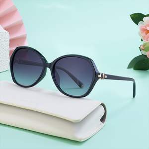 Gafas de Sol Polarizadas para Mujer Dl-D7522, Montura Grande, Lentes TAC UV400, Montura de Metal TR, Color Negro C1, Protección Solar para Exteriores - Product Image 4