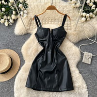 Robe courte moulante en similicuir pour femme, bretelles spaghetti, col en V, style corset, tenue de soirée pour l'automne et l'hiver